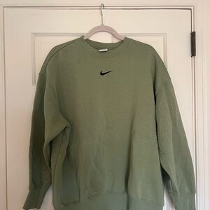 Nike women’s Olive Crewneck